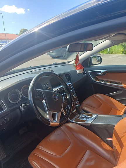 Volvo S60 2 of 4
