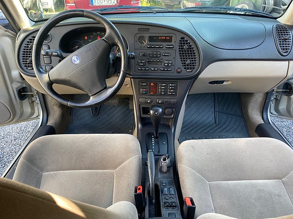 Saab 900 2 of 10