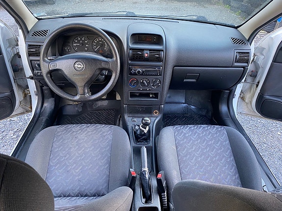 Opel Astra 2 of 9