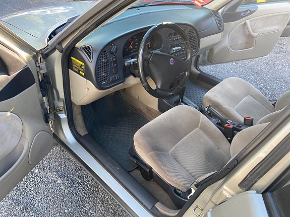 Saab 900 4 of 10