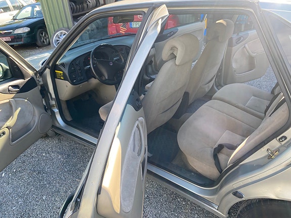Saab 900 5 of 10