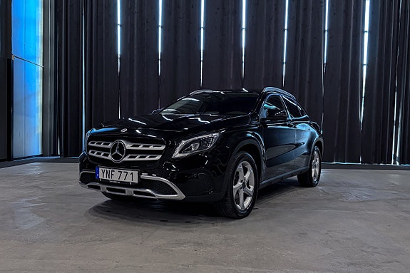 Mercedes-Benz GLA200 d 2 of 18