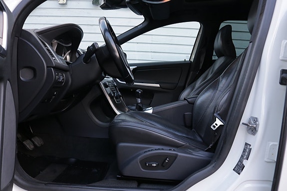Volvo XC60 8 of 29