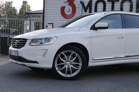 Volvo XC60 2 of 29