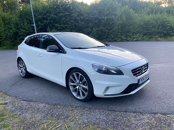 Volvo V40 3 of 16