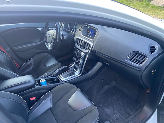 Volvo V40 11 of 16