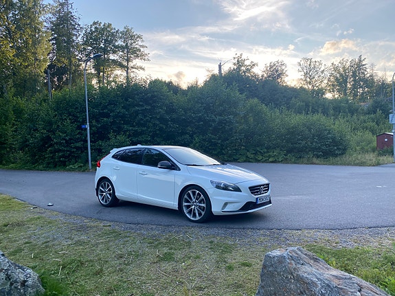 Volvo V40 4 of 16