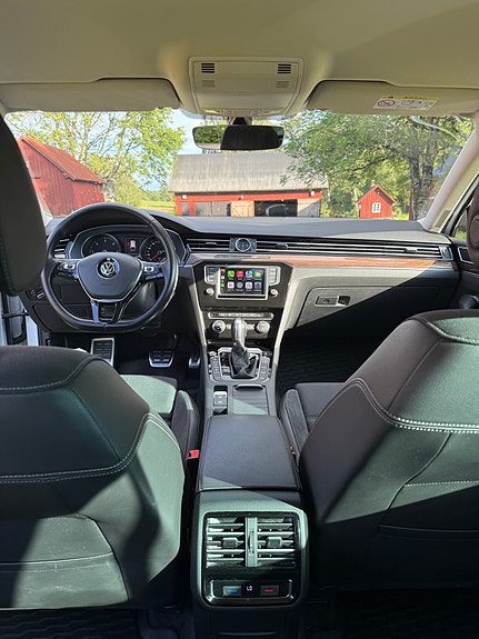 Volkswagen Passat Alltrack 10 of 14