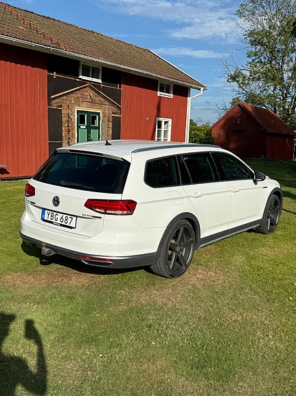 Volkswagen Passat Alltrack 4 of 14