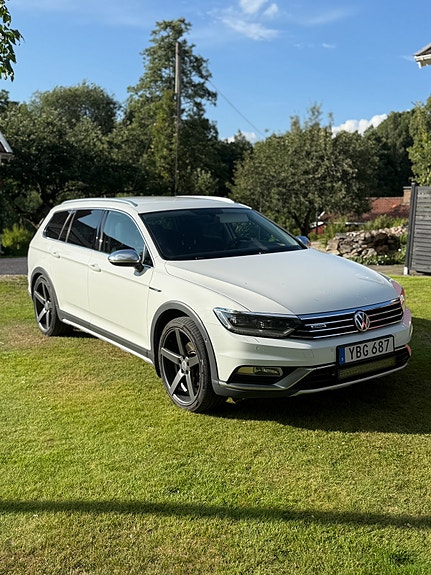 Volkswagen Passat Alltrack 3 of 14