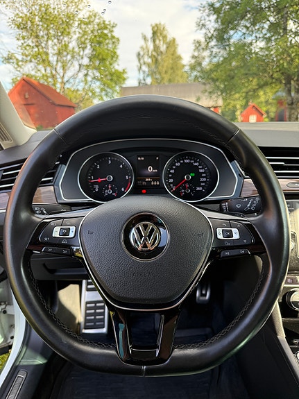 Volkswagen Passat Alltrack 11 of 14