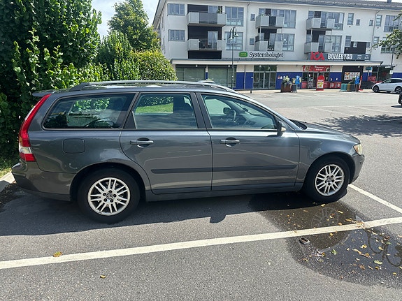 Volvo V50 3 of 9