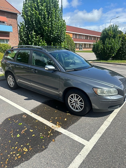 Volvo V50 2 of 9
