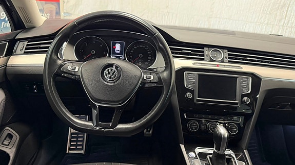 Volkswagen Passat Alltrack 9 of 18