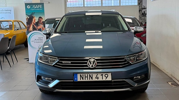 Volkswagen Passat Alltrack 2 of 18