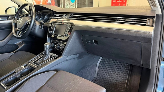Volkswagen Passat Alltrack 12 of 18