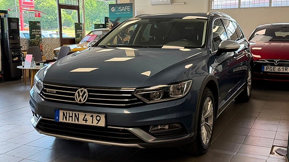 Volkswagen Passat Alltrack 3 of 18