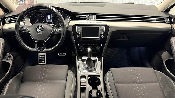 Volkswagen Passat Alltrack 8 of 18