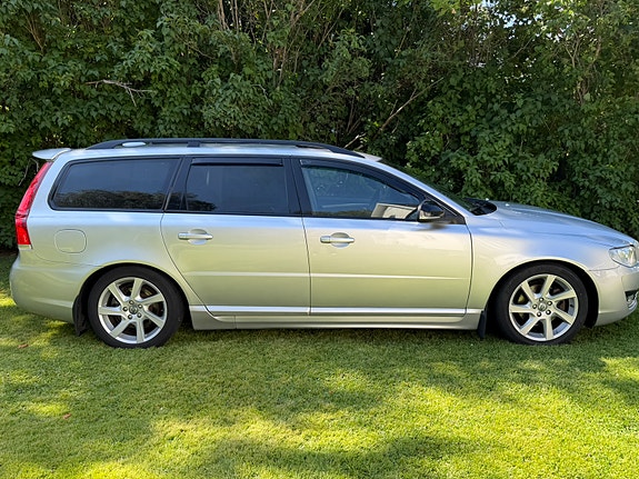 Volvo V70 3 of 8