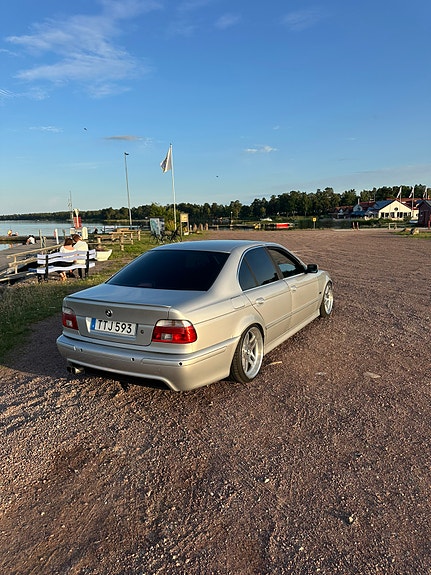 BMW 530i 3 of 13