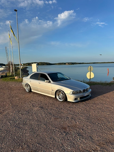 BMW 530i 2 of 13