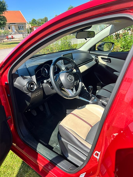 Mazda 2 5 of 6