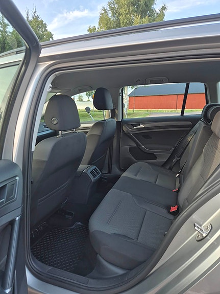 Volkswagen Golf VII 9 of 10