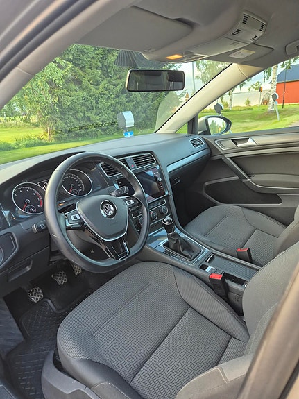 Volkswagen Golf VII 10 of 10