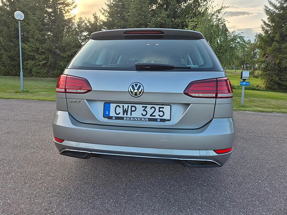Volkswagen Golf VII 7 of 10