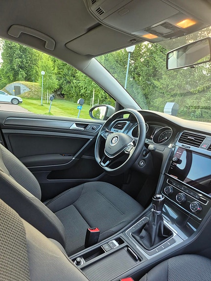 Volkswagen Golf VII 3 of 10