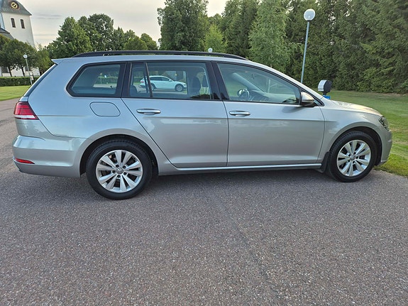 Volkswagen Golf VII 2 of 10