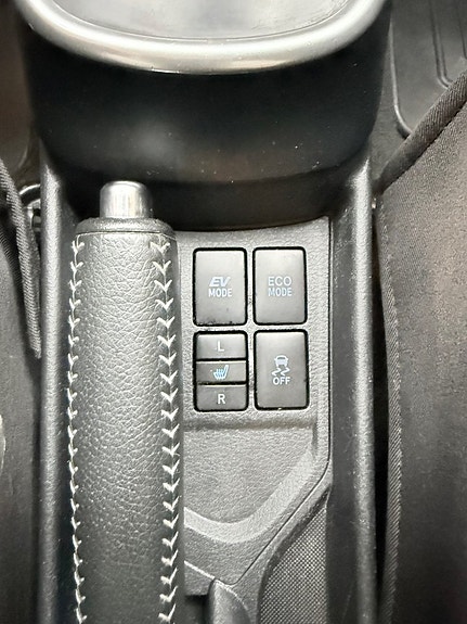 Toyota Yaris 8 of 13