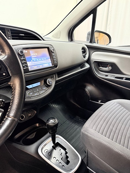 Toyota Yaris 9 of 13