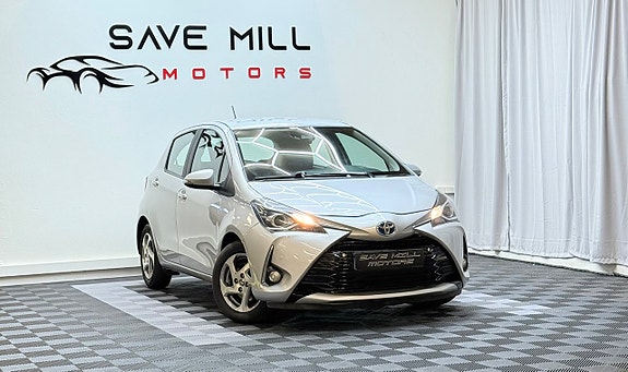Toyota Yaris 2 of 13