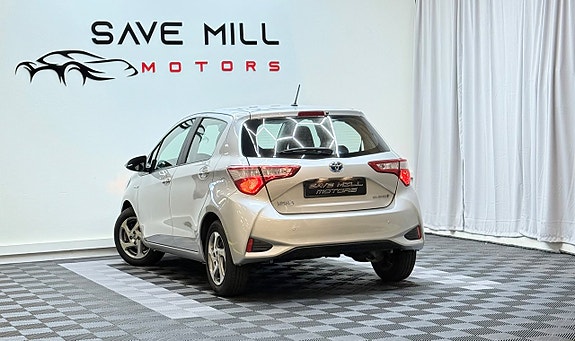 Toyota Yaris 4 of 13