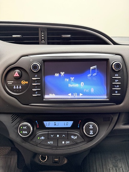 Toyota Yaris 11 of 13
