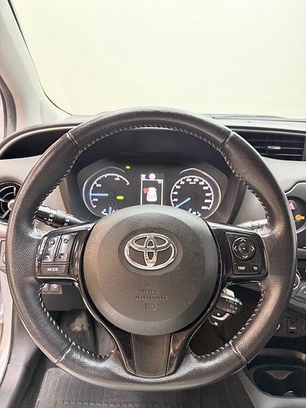 Toyota Yaris 7 of 13