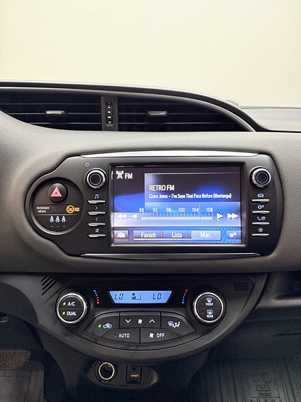 Toyota Yaris 10 of 13