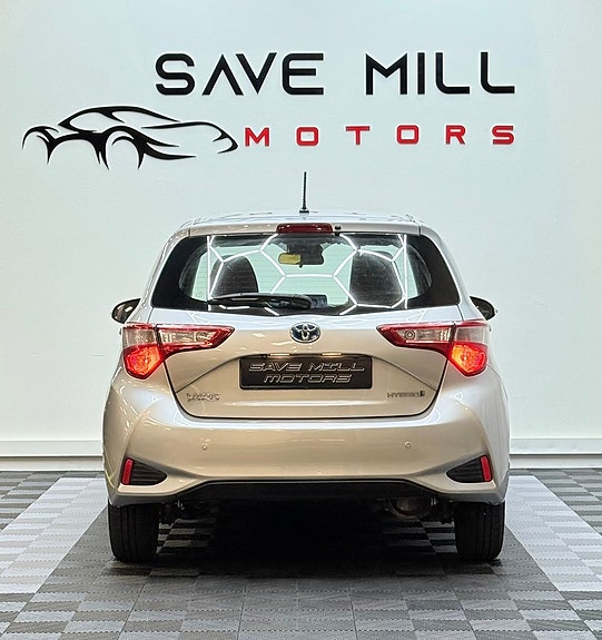 Toyota Yaris 3 of 13