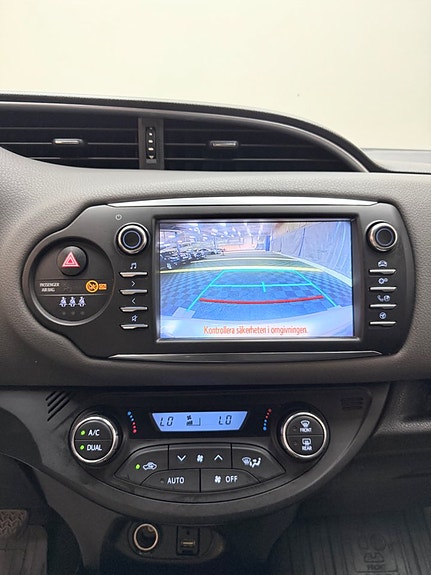 Toyota Yaris 12 of 13