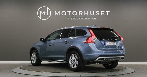 Volvo V60 Cross Country 4 of 17