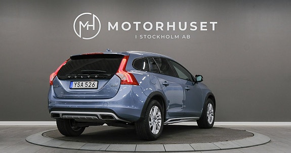Volvo V60 Cross Country 6 of 17