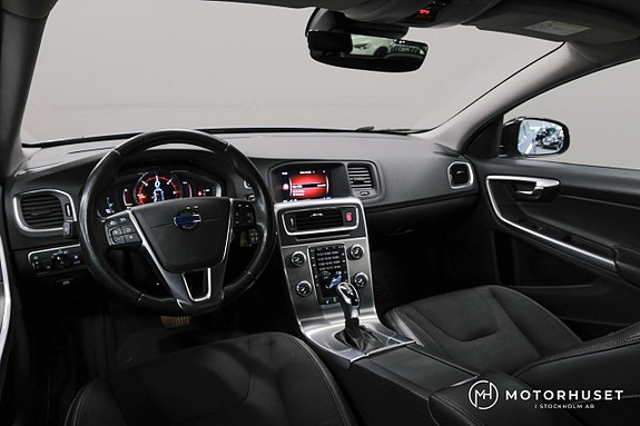 Volvo V60 Cross Country 8 of 17