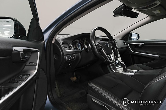Volvo V60 Cross Country 7 of 17