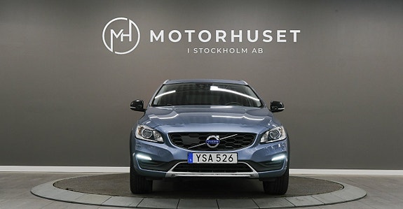 Volvo V60 Cross Country 2 of 17