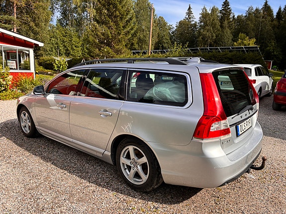 Volvo V70 3 of 12