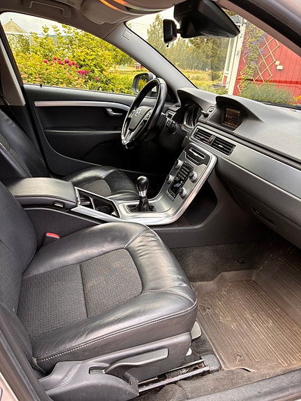 Volvo V70 11 of 12