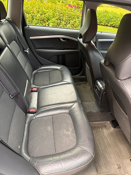 Volvo V70 12 of 12