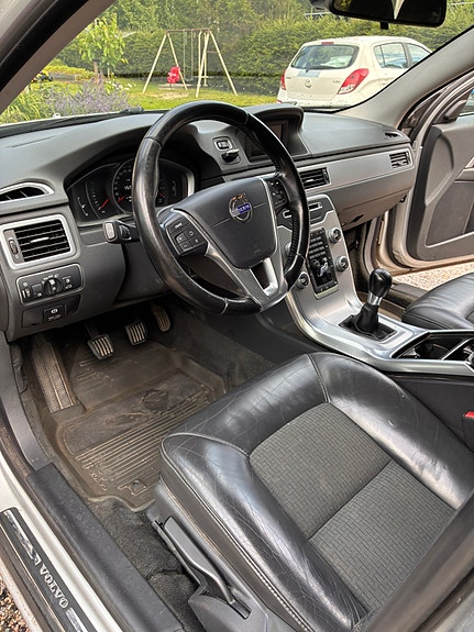 Volvo V70 7 of 12