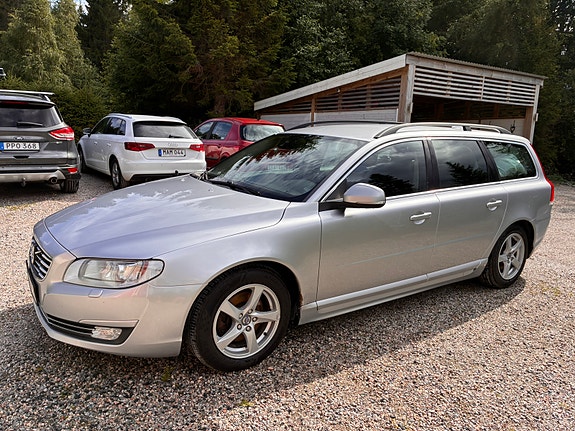 Volvo V70 4 of 12